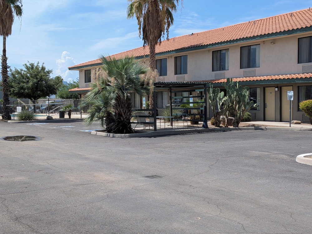Catalina Inn 28/40