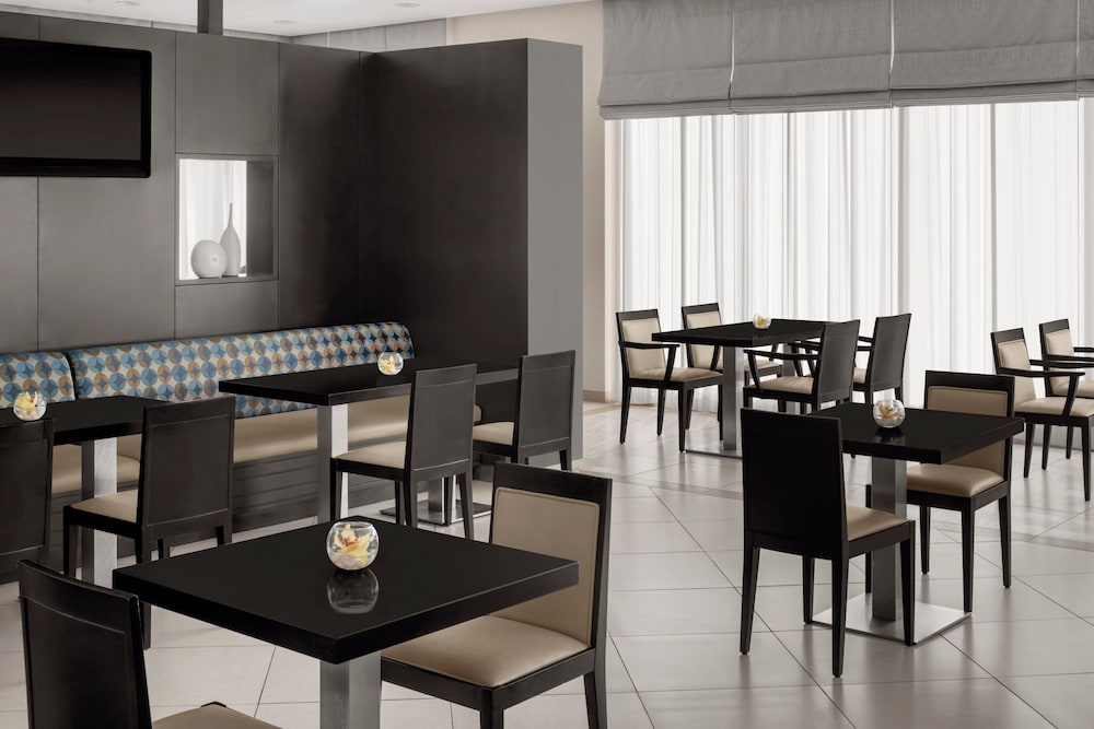 Holiday Inn Express Dubai Jumeirah 40/54