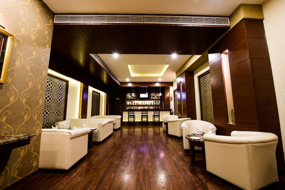 HOTEL MAJESTIC GRAND 12/18