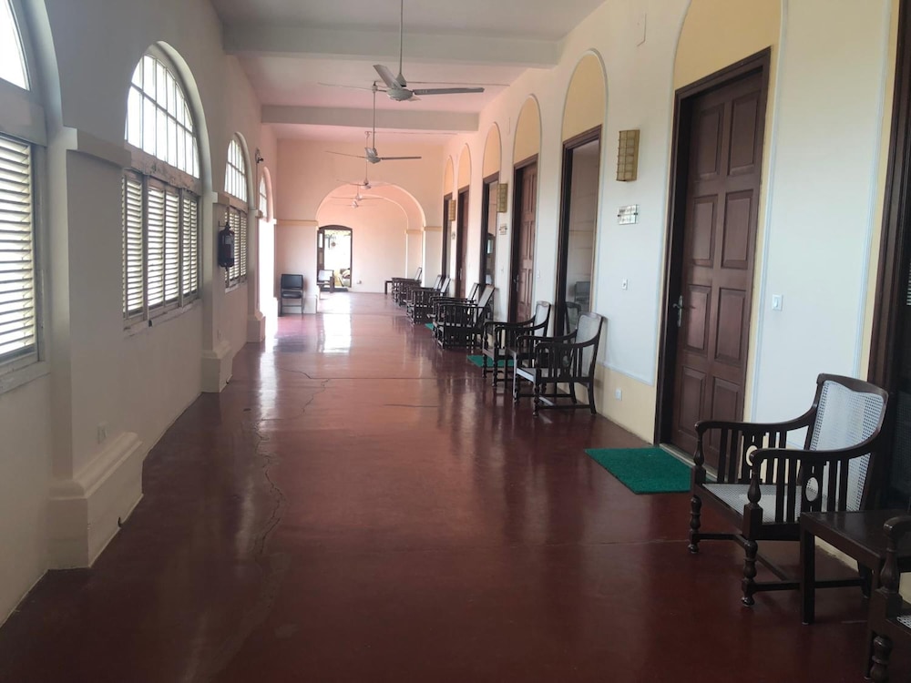 Chanakya Bnr Hotel 31/50