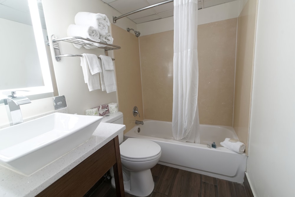 Marjac Suites 53/53