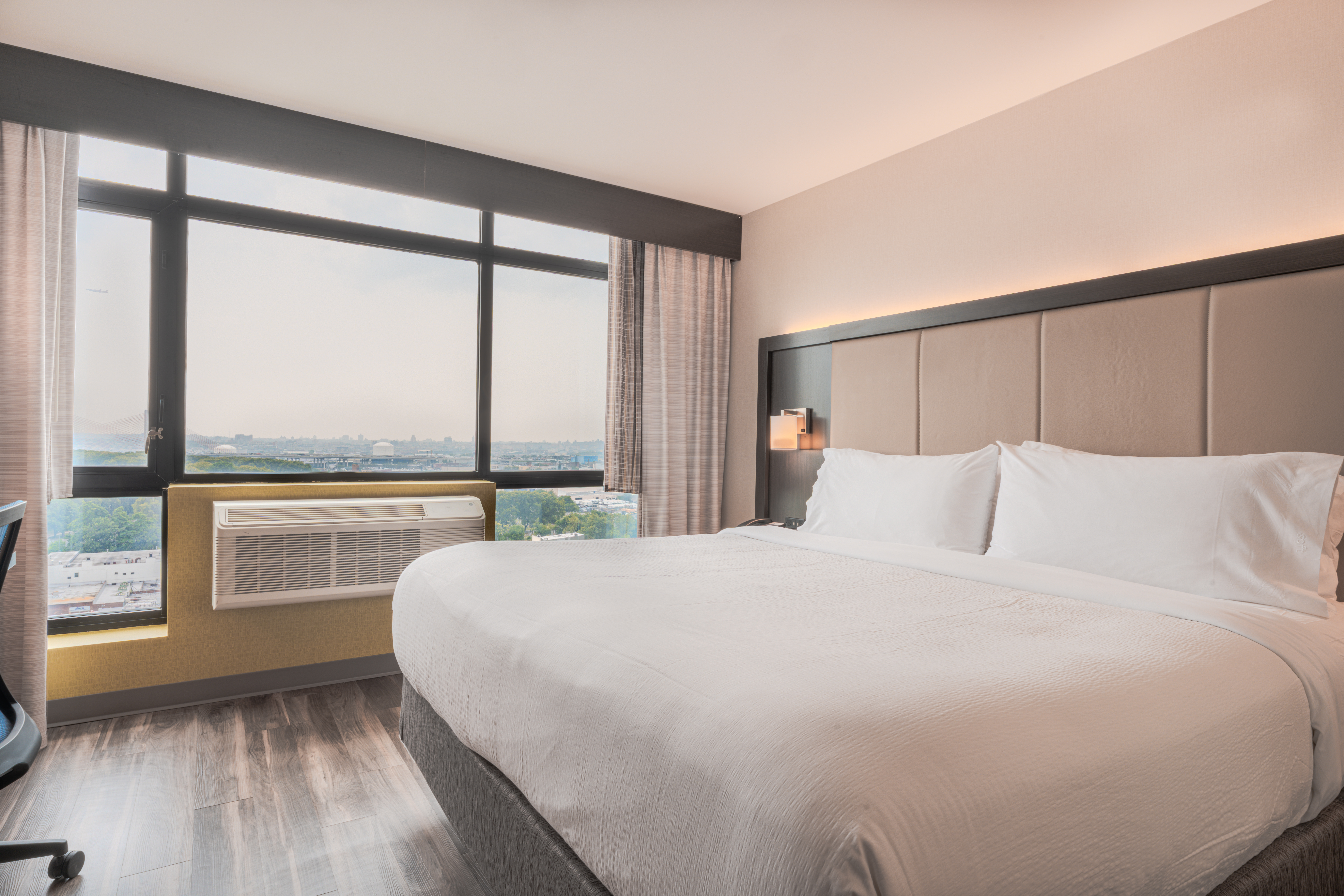 غرفة بسرير كينج، Holiday Inn Express Long Island City E New York, an IHG Hotel 3/7