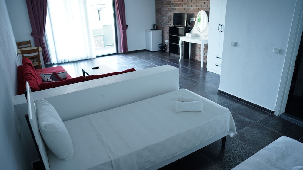 Karyada Hotel 17/50