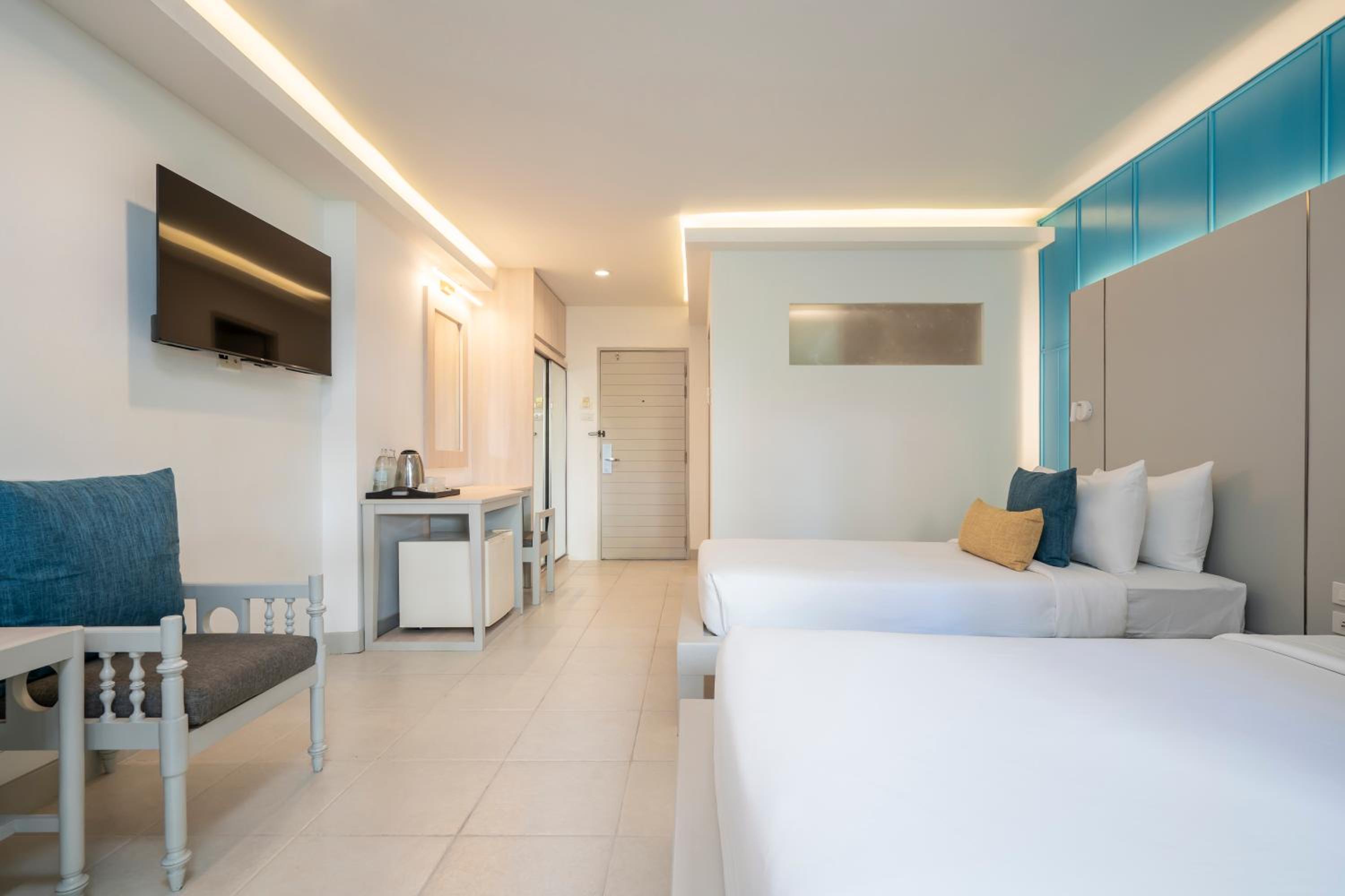 Superior, Single Bed, Street View