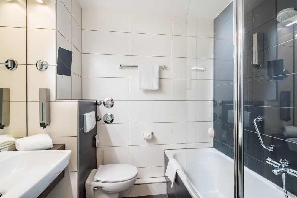 Airways Hotel Frankfurt Airport West 48/50