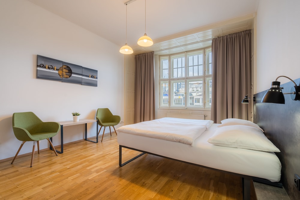 SUPERIOR, APARTMENT