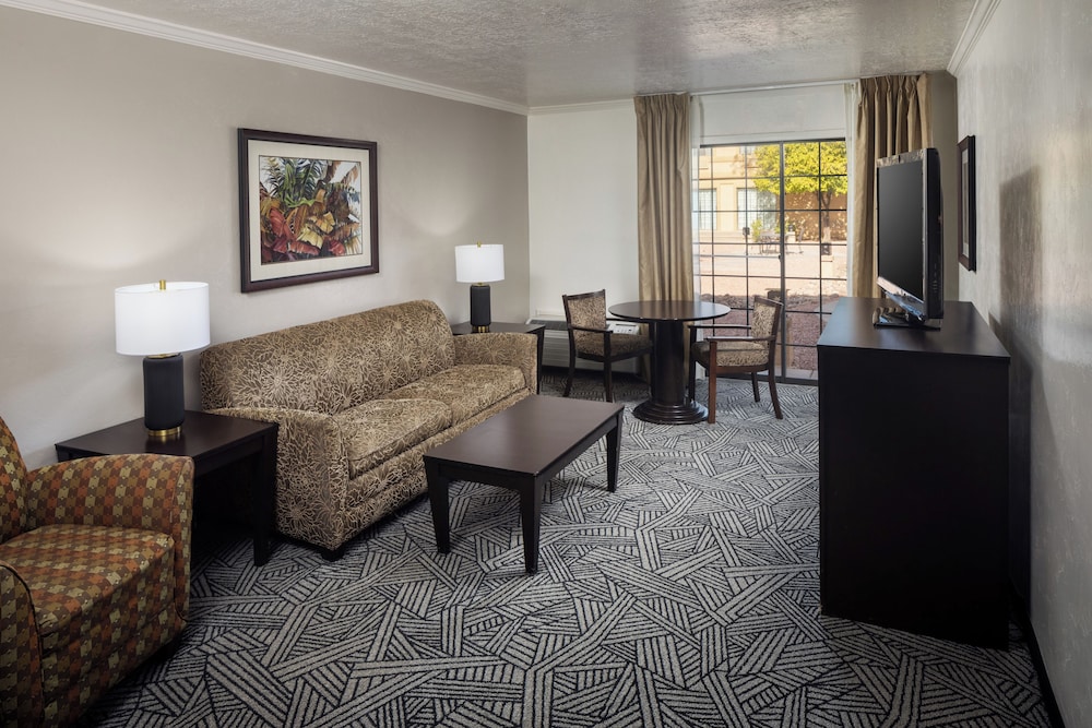 Wyndham Tucson Airport & Conference Center 44/66