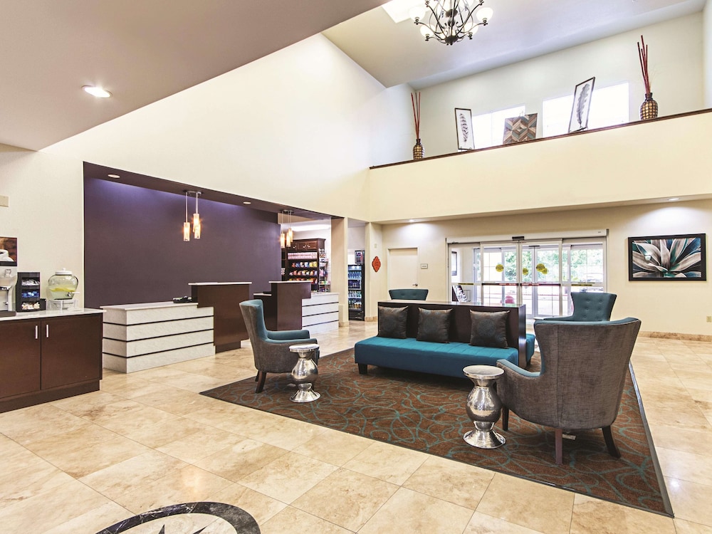 La Quinta Inn & Suites by Wyndham Houston New Caney 27/35