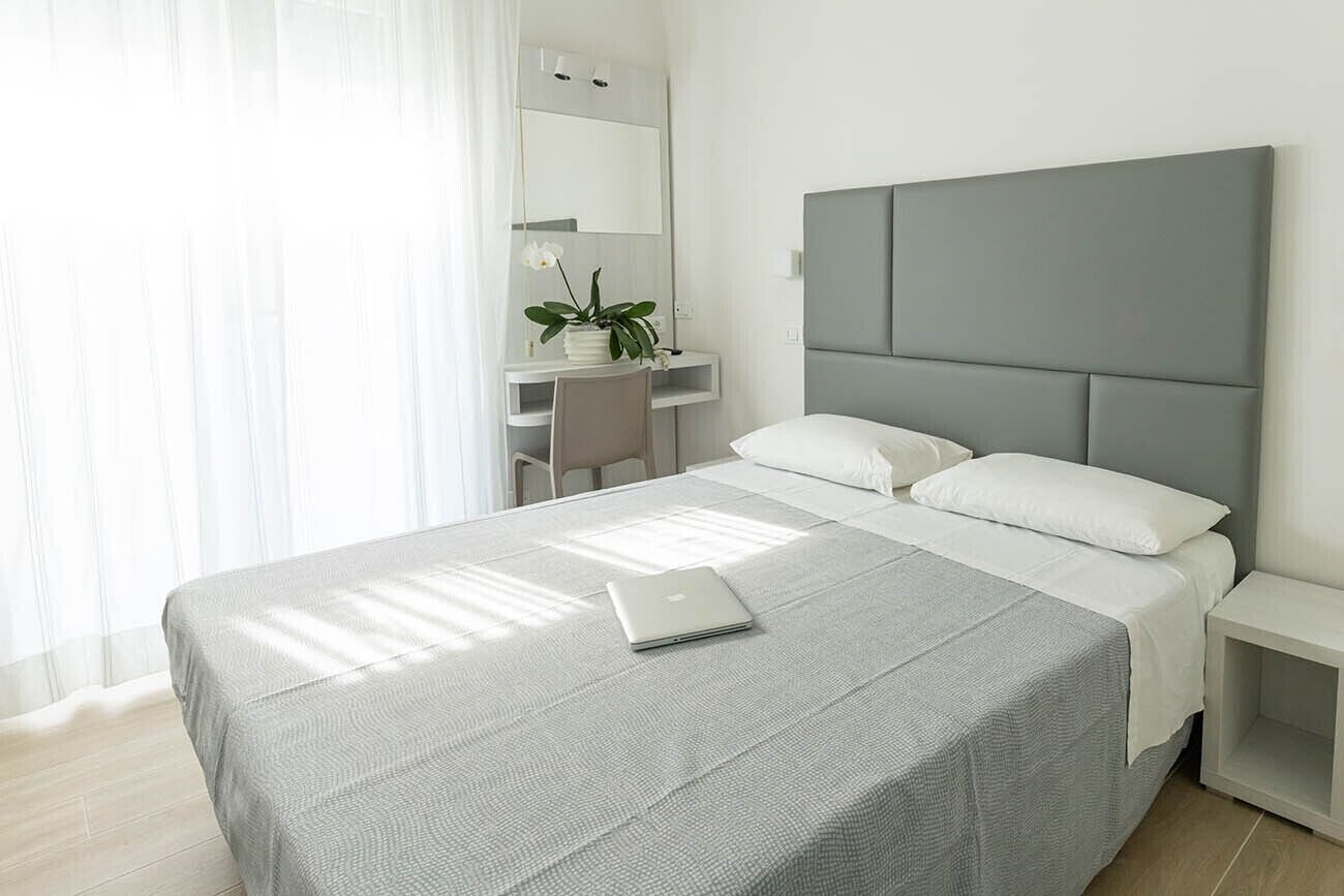 ROOM, DOUBLE OR TWIN BED, BALCONY