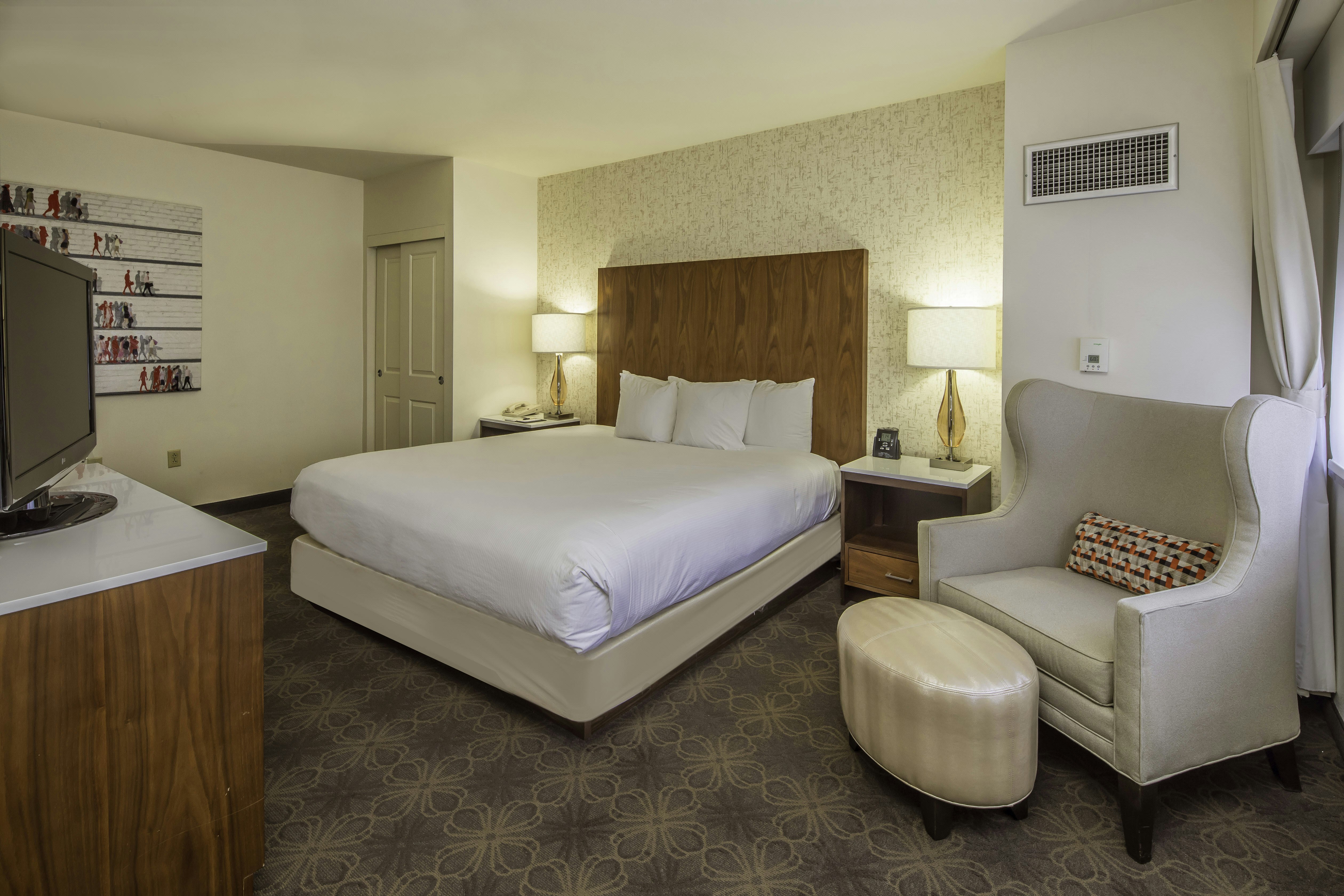 ROOM, KING BED