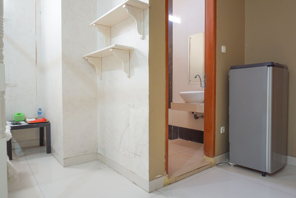 Residences By RedDoorz near Kemang Square 31/33