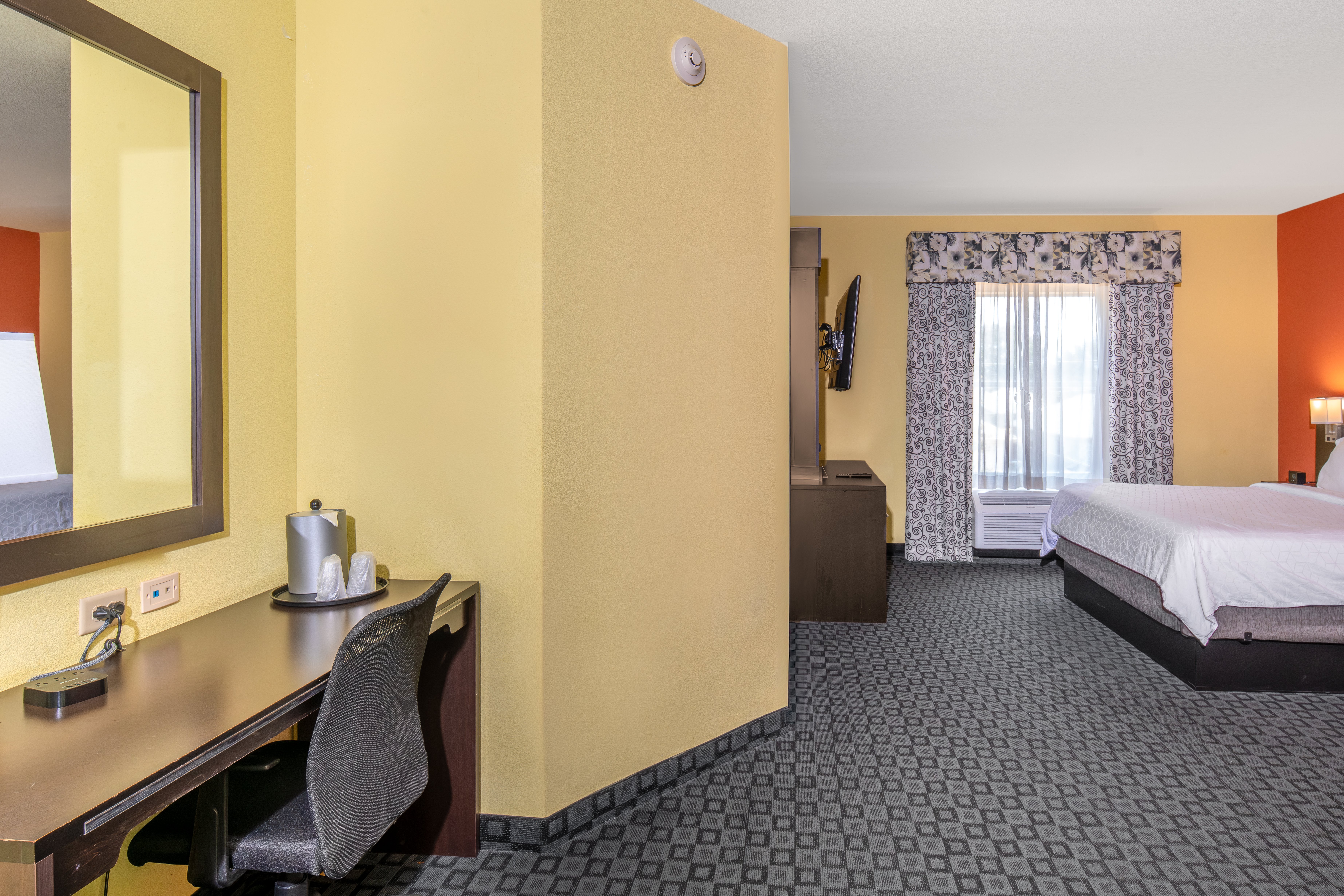 Holiday Inn Garland 72/73