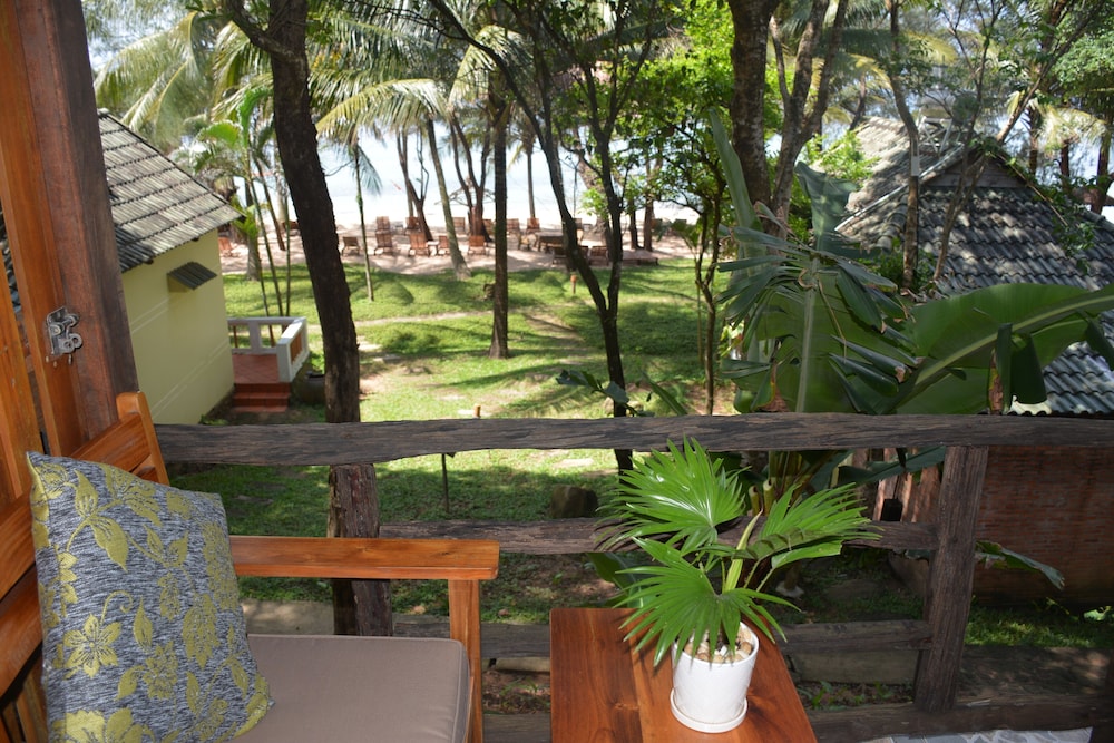 Ancarine Beach Resort 11/72