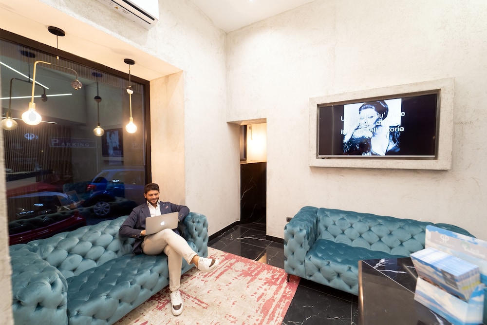 H. G. Boutique Toledo Napoli Centro 41/60