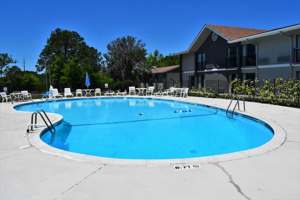 Howard Johnson By Wyndham Beaufort/Parris Island 24/39