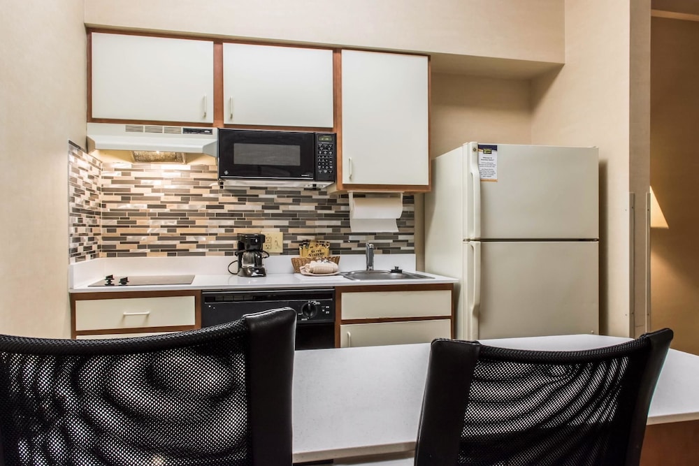 MainStay Suites of Lancaster County 41/42