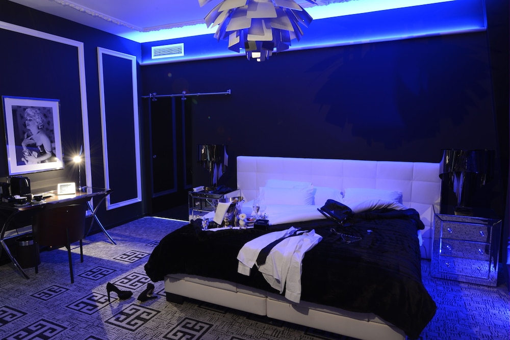 Art Hotel Rochecorbon 12/74
