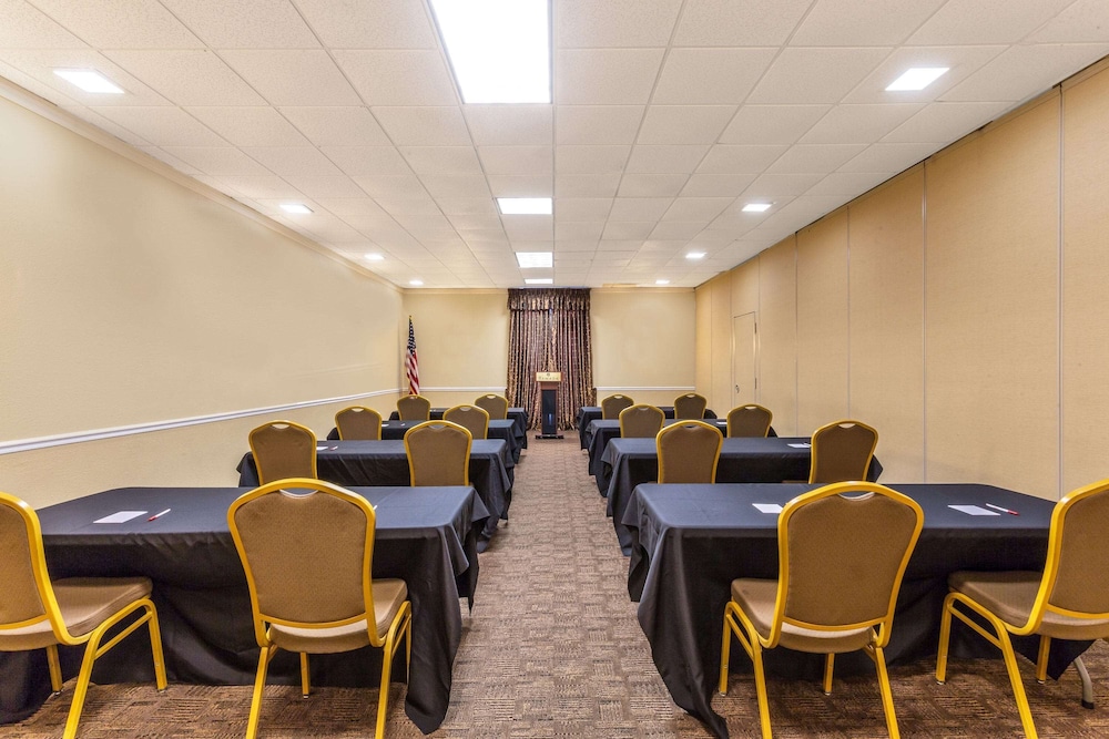 Ramada by Wyndham Houma 20/27