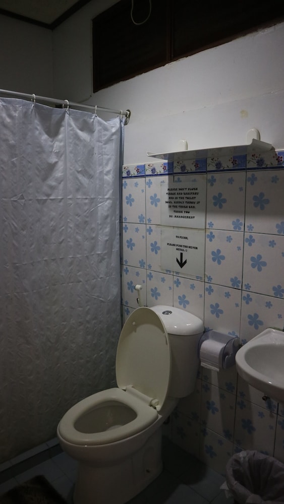 Lolo Oyong Pension House 38/39