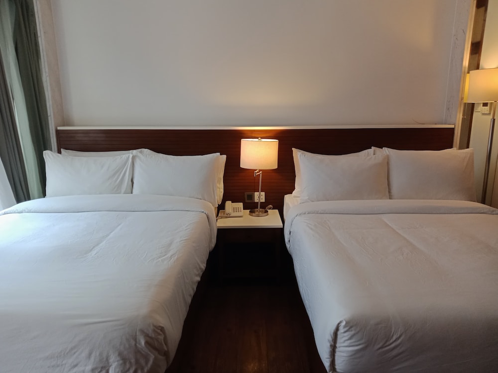 Mandarin White Sand Boracay 20/50