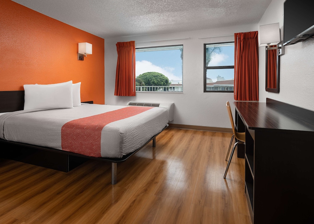Motel6 Carlsbad, CA - Near Legoland 22/53