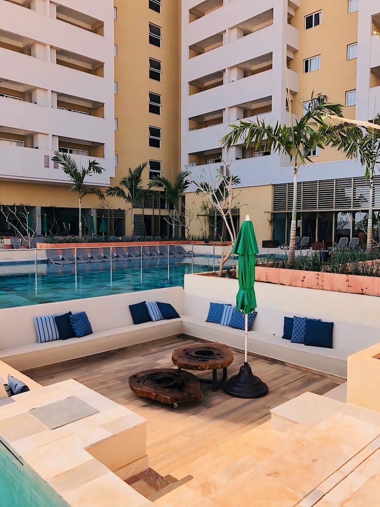 Hot Beach Suites 49/50