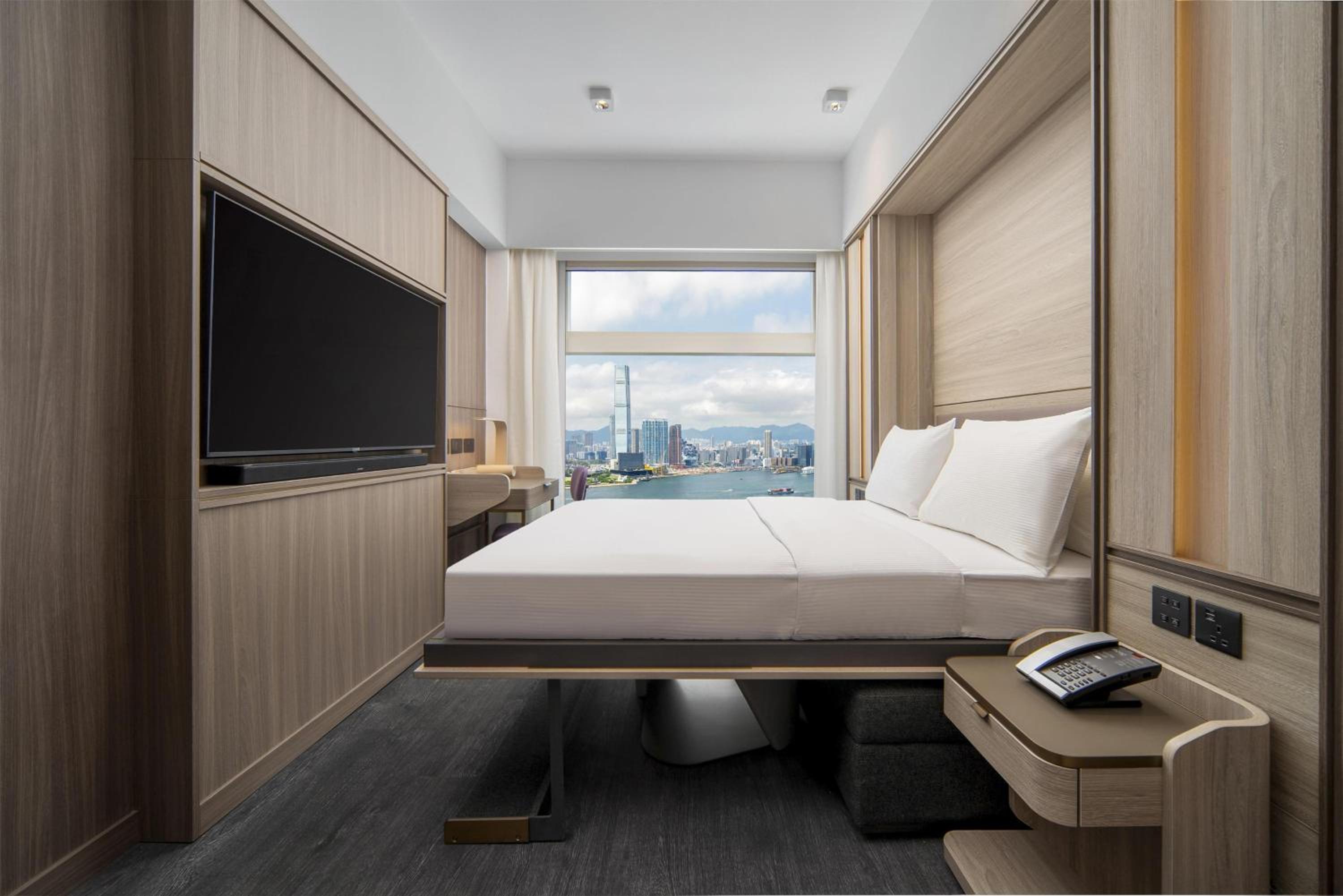 ROOM, MURPHY BED, QUEEN BED