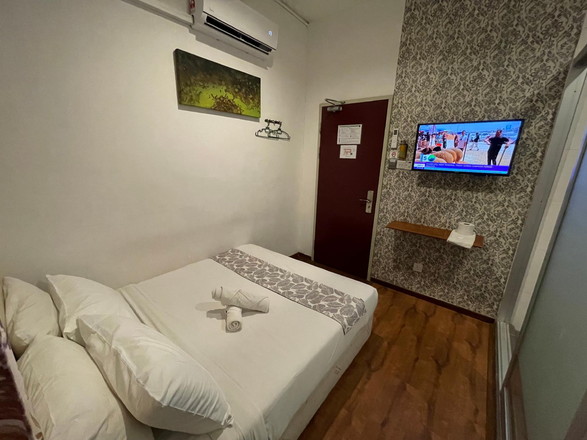 ROOM, SINGLE