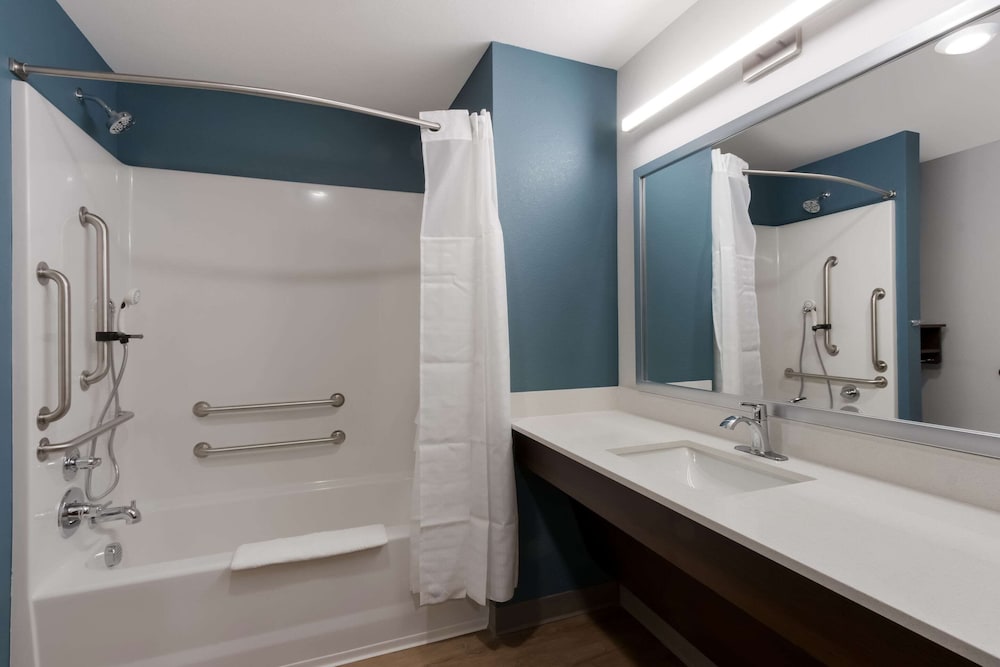 WoodSpring Suites Chandler Airport 15/17