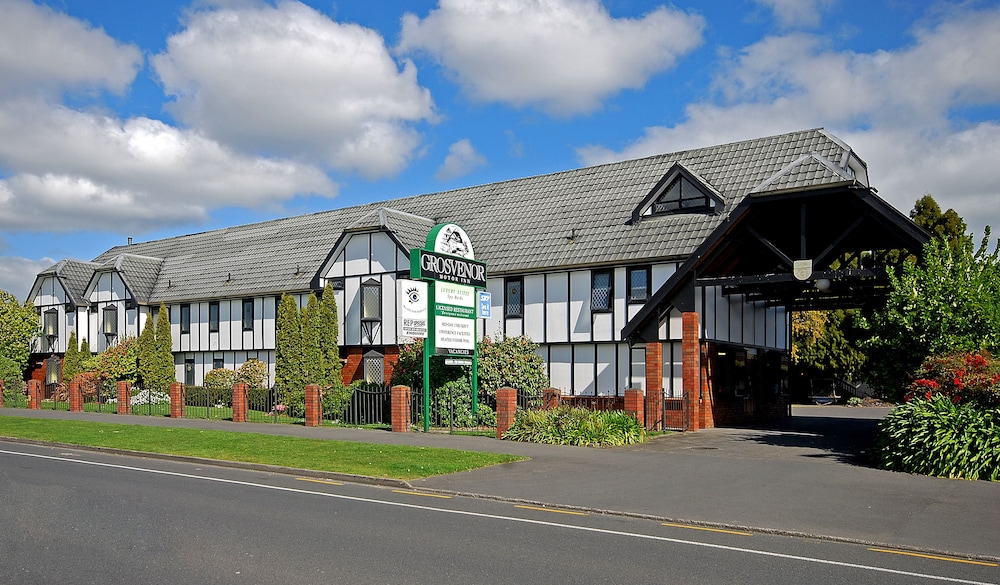 Grosvenor Motor Inn 42/50