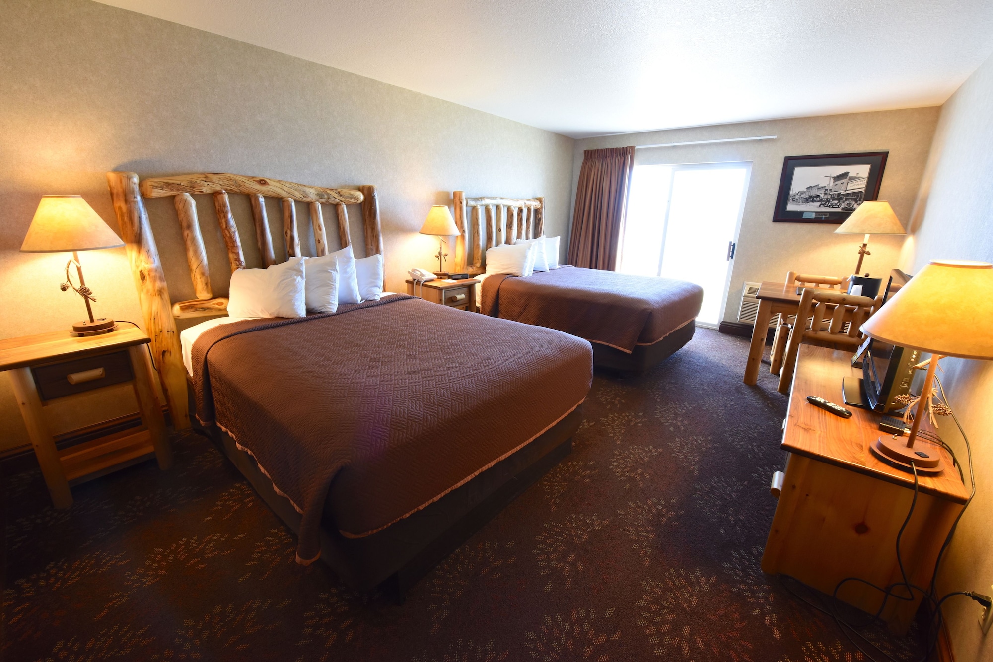 FAMILY, MULTIPLE BEDS