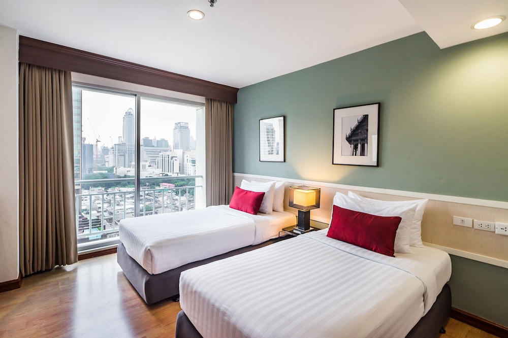 2 BEDROOM FAMILY SUITE