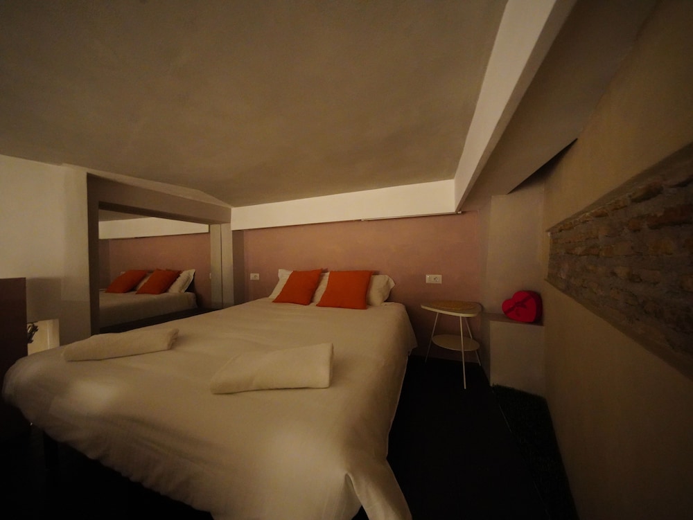 COMFORT, DOUBLE BED