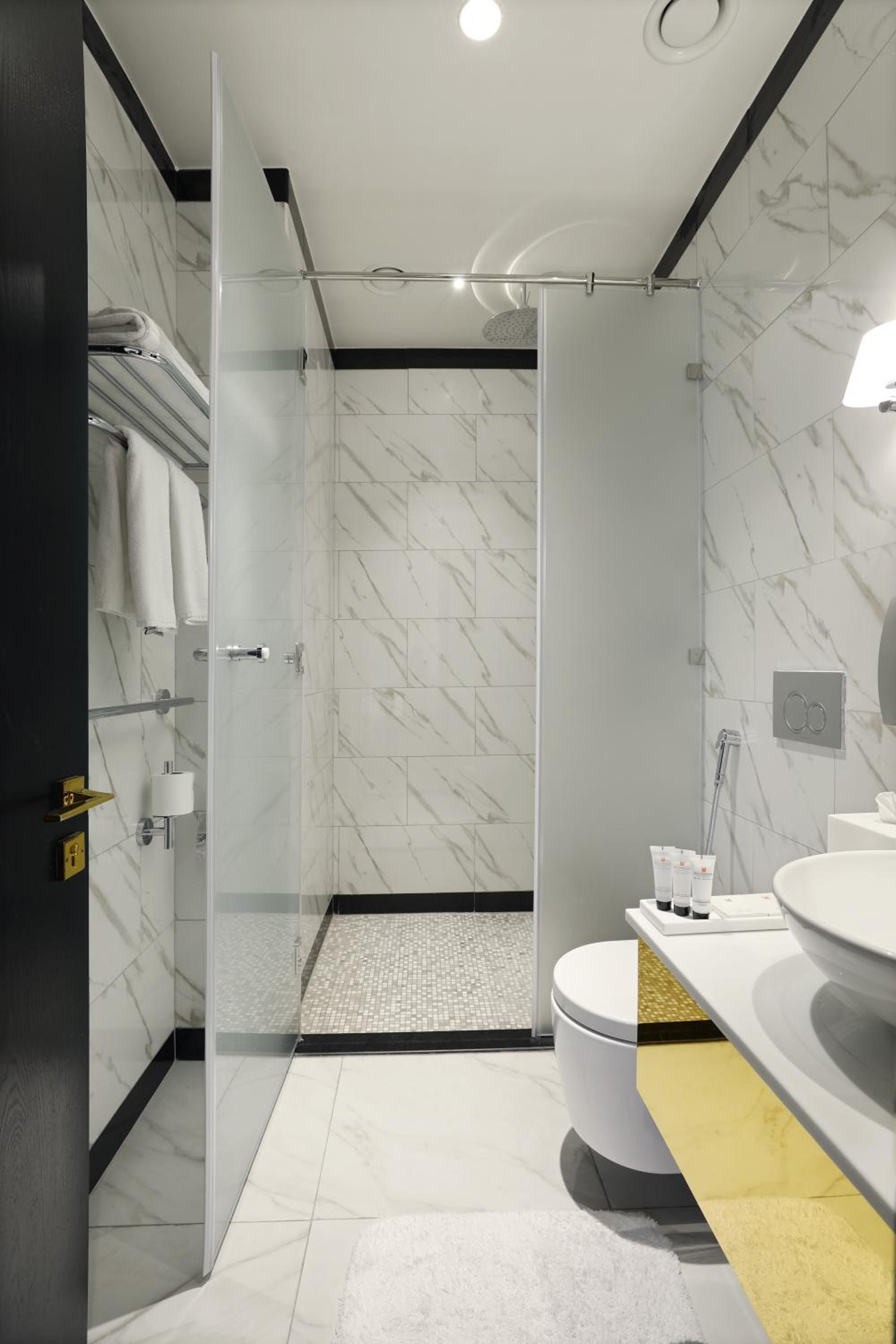 Executive, Studio, King Bed, Partial Burj Khalifa View