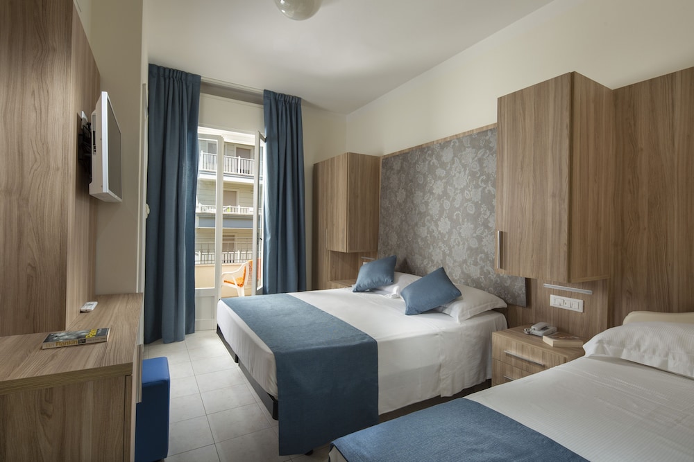 Superior, 1 Queen and 1 Bunk Bed, Balcony