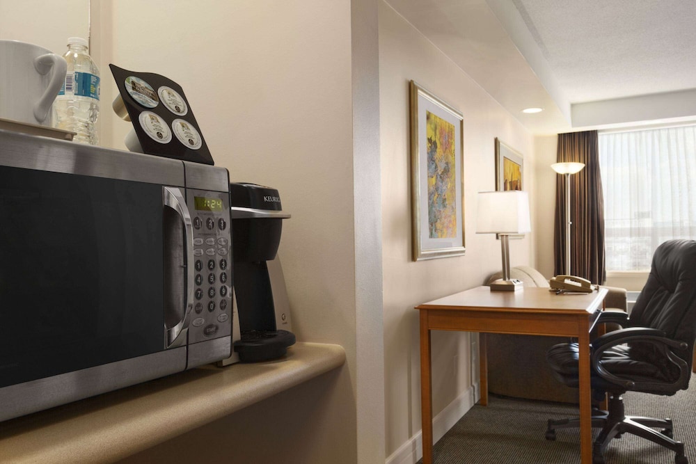 Travelodge By Wyndham Spruce Grove 26/50