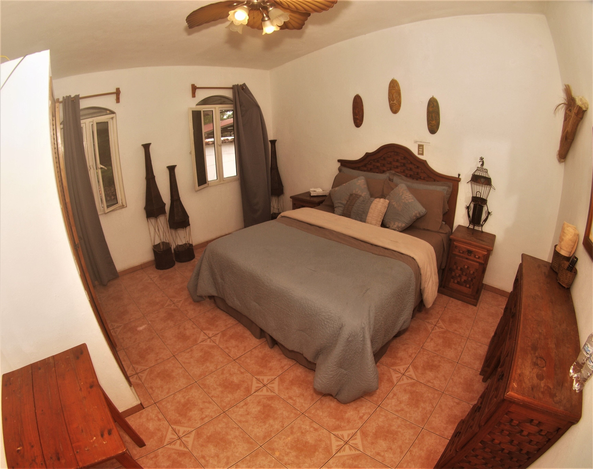 Standard, Queen Bed, Shared Bathroom
