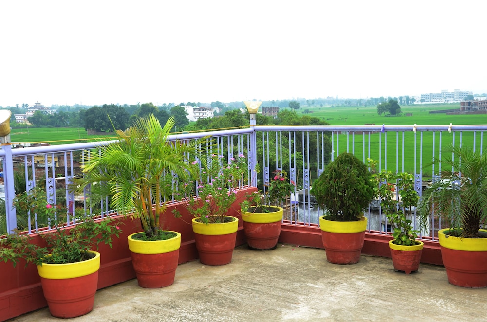 Kundan Bazar Guest House 26/30