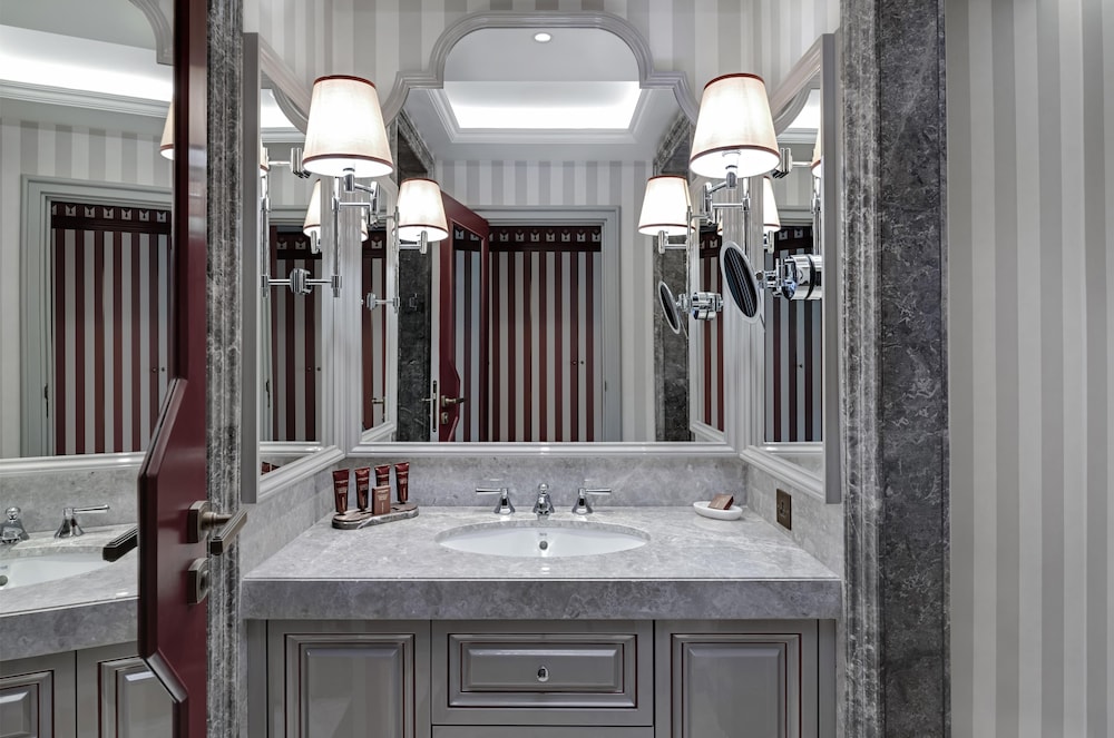 Bosphorus, Executive, Suite, King Bed، Ciragan Palace Kempinski Istanbul 6/6