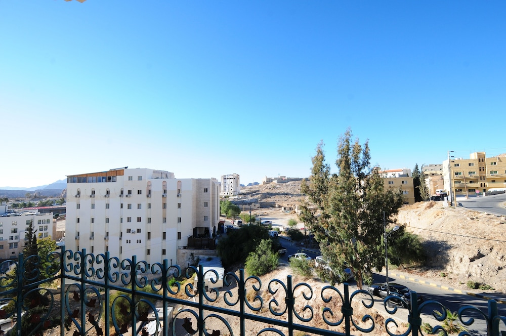 Petra Edom Hotel 1/29