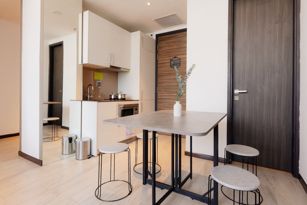 Louis Kienne Serviced Residences 51/65