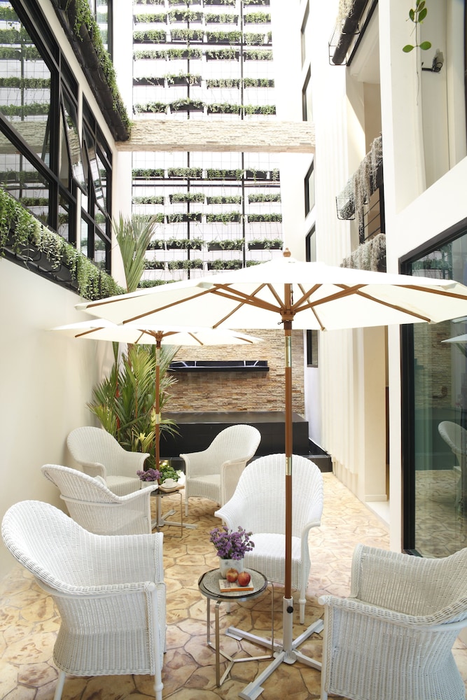 AMBER BOUTIQUE SILOM 35/50