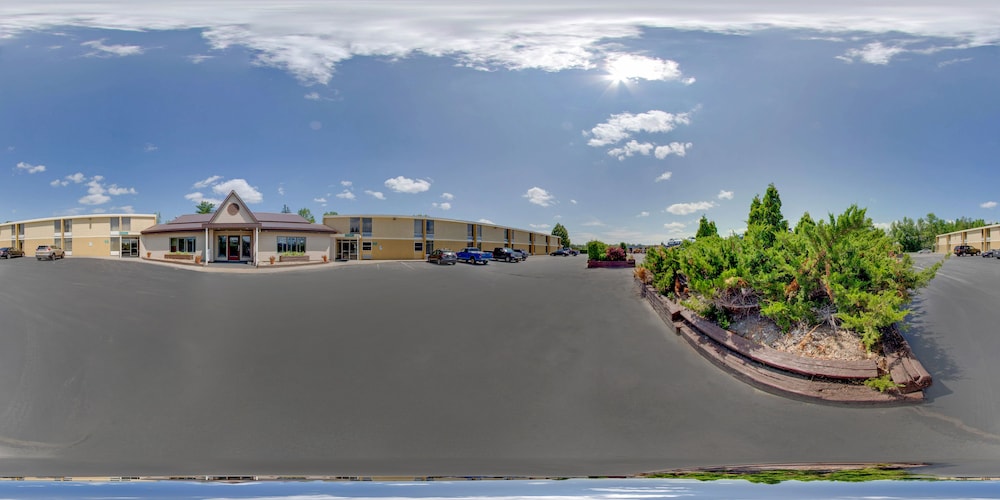 Quality Inn & Suites Plattsburgh in PLATTSBURGH - NY
