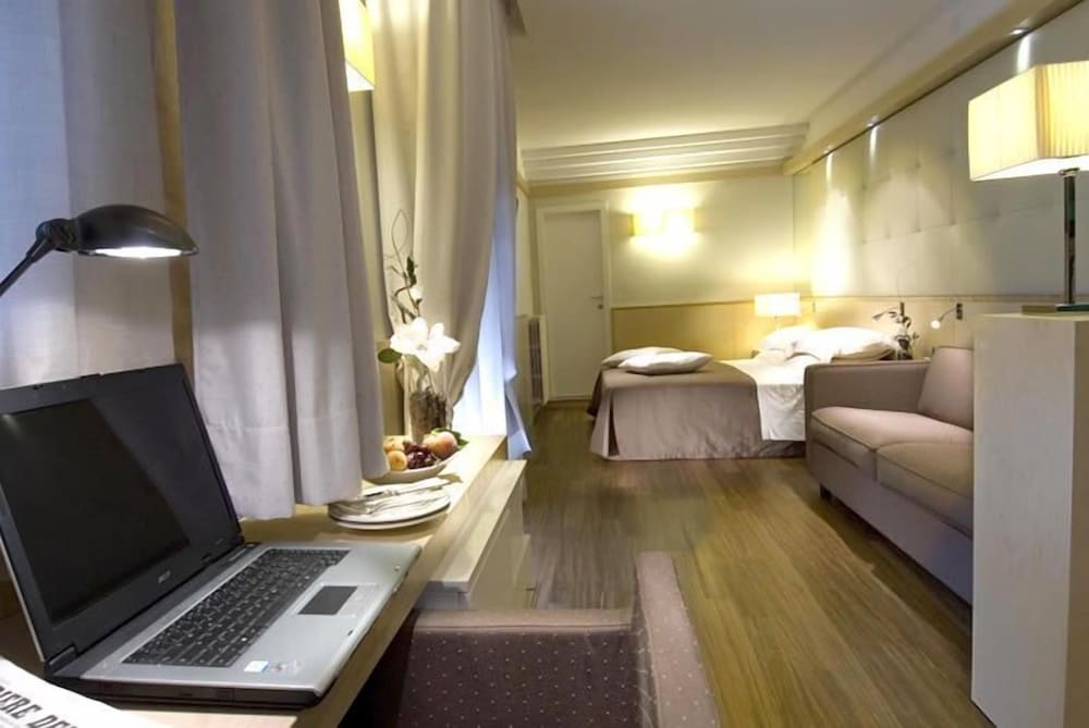 Hotel Sarti 28/32