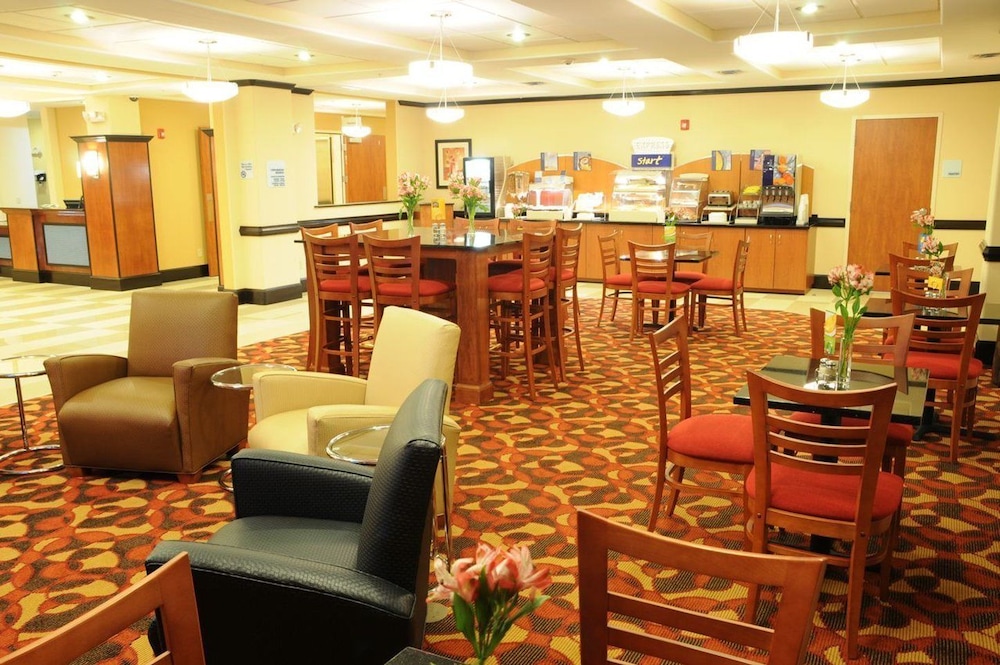 Holiday Inn Express Hotel Suites Bainbridge 45/53