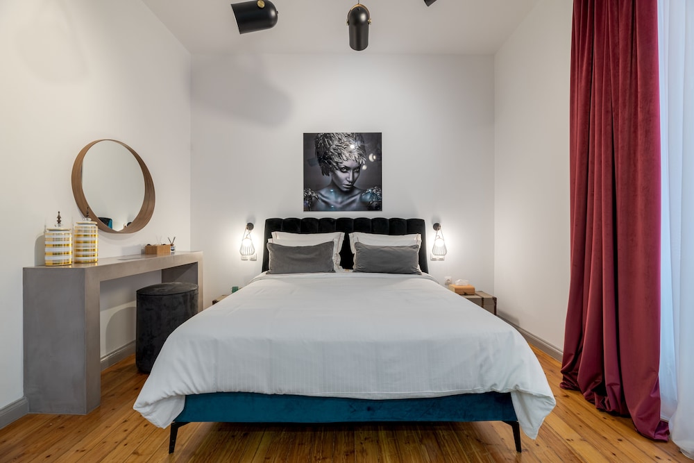 2Mazi Suites 12/47