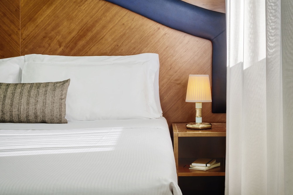Hotel Carlton 16/62