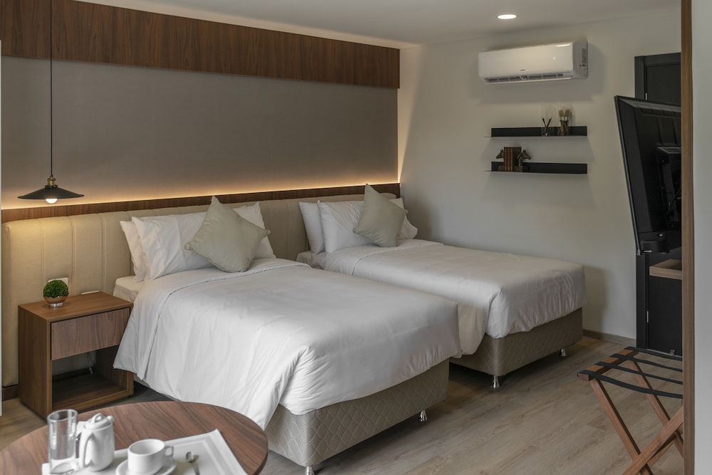Five Hotel Asuncion 12/73