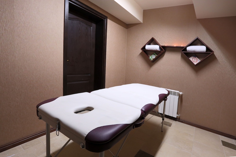 Sg Royal Park Spa Complex 18/30