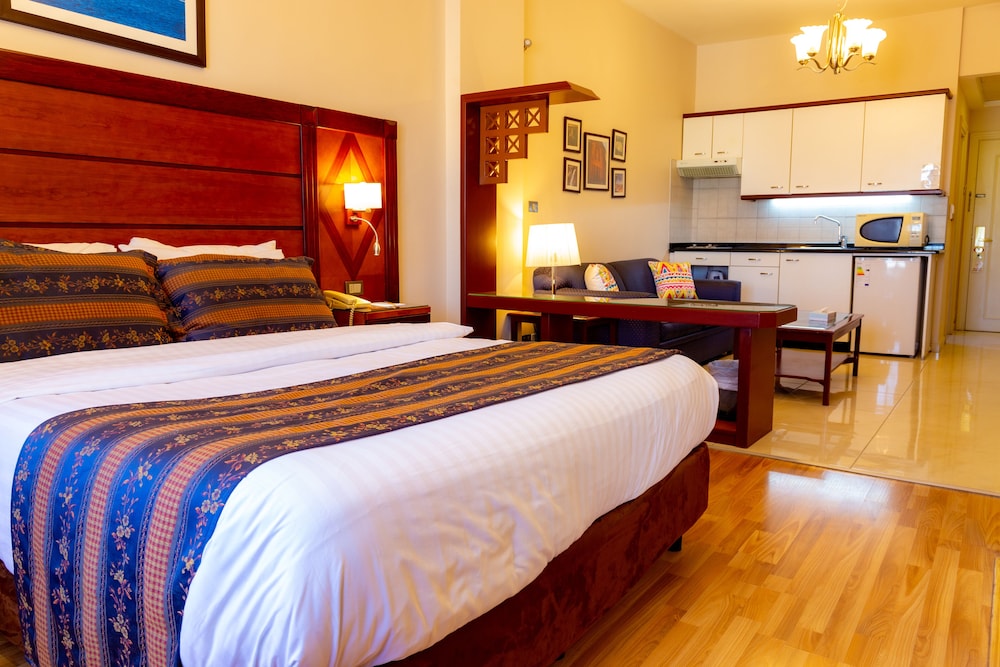 Comfort Hotel Suites 10/48